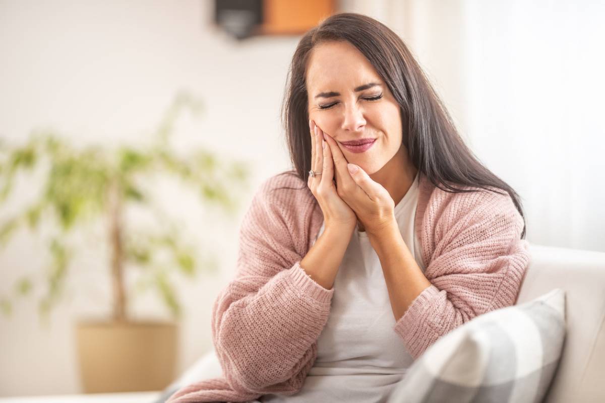 featured image for what causes broken veneers