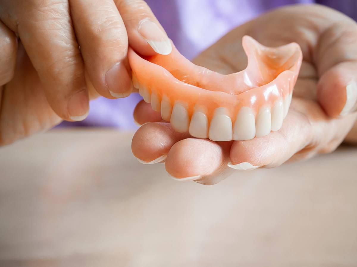 featured image for why are my dentures falling out