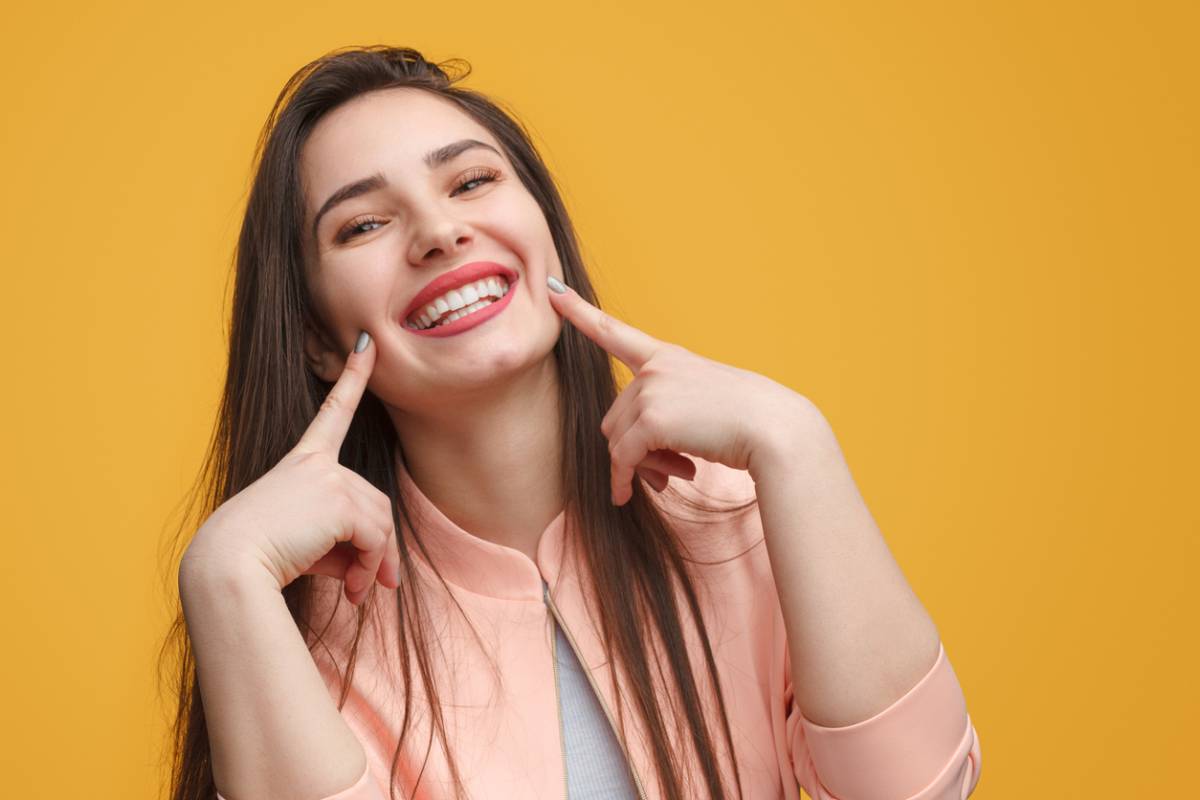 featured image for article about why patients love dental veneers